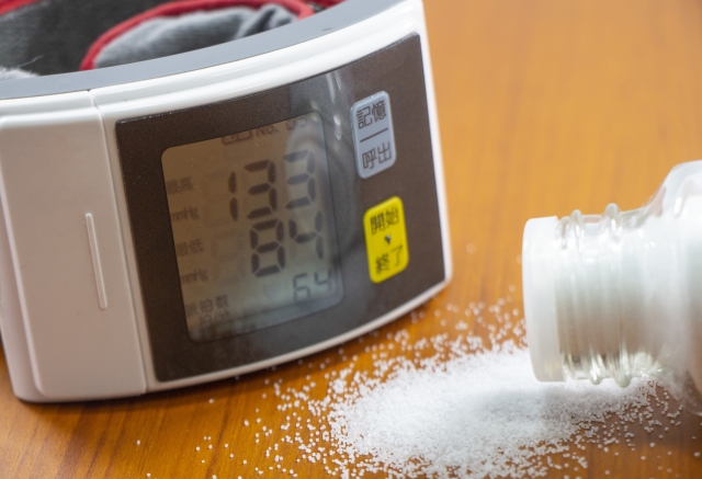 血圧計と塩